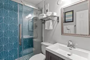 Luxury Waterfront Balcony, Heated Pool and more - Image 5