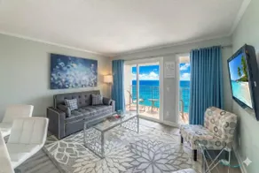 Luxury Waterfront Balcony, Heated Pool and more - Image 3