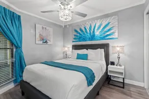 Luxury Waterfront Balcony, Heated Pool and more - Image 4