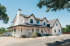 Paso Wine Country Farmhouse with Pool, Spa, Game Room - Image 5
