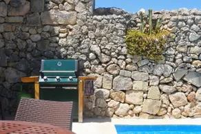 3 Bedroom Traditional House, Pool & Valley Views - Image 4