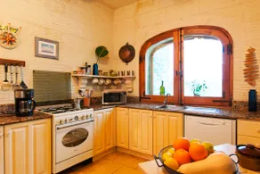 3 Bedroom Traditional House, Pool & Valley Views - Image 5