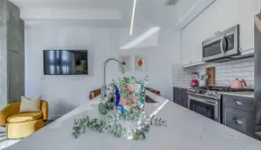 Vibrant & Modern Loft-style Walkout Near LRT - Image 3