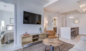 Timeless & Contemporary Condo in Kensington with Large Patio - Image 2