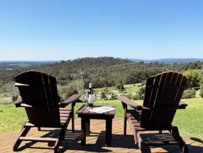 Walnut Grove: Modern comfort with expansive views - Image 4