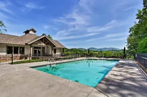 Elegant Cades Cove Condo with Community Pool - Image 3