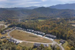 Gorgeous Cades Cove Condo with Community Pool - Image 3