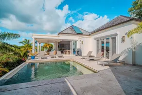 Exceptional Hillside Haven - Image 2