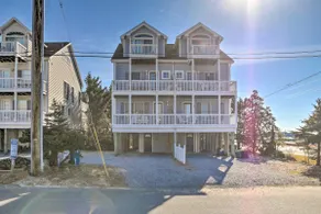 Ocean Block retreat w/5 Balconies in Bethany Beach - Image 2