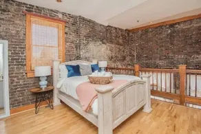 Lively Downtown Loft~Pet Friendly~2 Queen Beds - Image 4