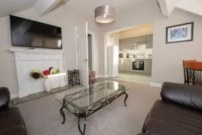 Top Floor - Sea & Castle Views & Parking Space! - Image 2
