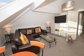 Top Floor - Sea & Castle Views & Parking Space! - Image 4