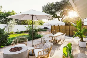 3BD/3.5BA Walkable to Beach, Town-Great for Groups - Image 3