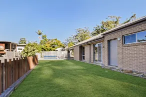Sun-Daze @Smithies a spacious holiday home - Image 2