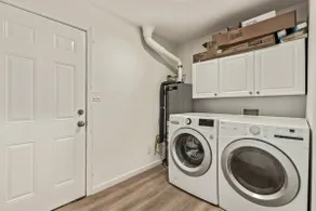 Remodeled 2BR Central PHX Gem with Free Parking - Image 5