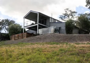 Lakeview Lodge - Executive family accommodation close to Lake Eildon. - Image 2