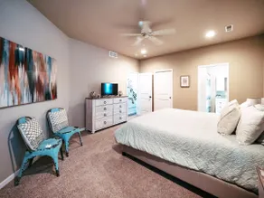 Downtown La Crosse Loft: Modern Comfort & Style - Image 3