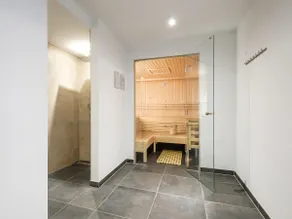 Penthouse with shared sauna and elevator - Image 4
