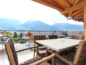 Penthouse with shared sauna and elevator - Image 3