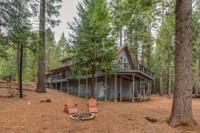 The Mellow Moose - Private Location with Spacious Deck with Free Lake Access! - Image 3