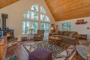 The Mellow Moose - Private Location with Spacious Deck with Free Lake Access! - Image 5
