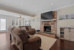 Lexington Retreat Sleeps 8 - View of Lake Huron! - Image 3