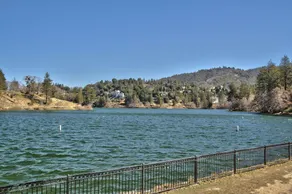 Pine Ridge Peak Cabin - Close To Town & Lake - Image 3