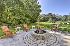Hampton 'Quiet Corner Cottage' w/ Fireplace & Yard - Image 3