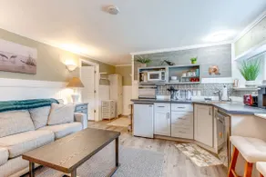 Charming Updated Retreat Walk to Lake Stevens! - Image 4