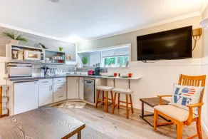 Charming Updated Retreat Walk to Lake Stevens! - Image 5