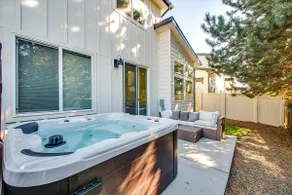 #HabitueHomes - Crossroads Retreat - Hot Tub! - Image 3