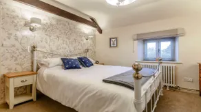 Dog friendly one bed holiday cottage in Fairford - Wood Cottage - Image 3