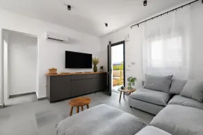 Seashell Villa - Luxury Pool Retreat - 150m Beach - Image 5