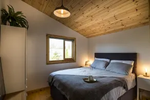 Fern Lodge - 2 Bedroom Log Cabin - Saint Florence - Tenby - Image 4