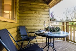 Fern Lodge - 2 Bedroom Log Cabin - Saint Florence - Tenby - Image 5