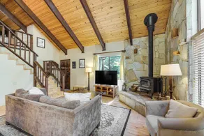 Cabin w/ Deck & Fire Pit in Blue Lake Springs! - Image 5