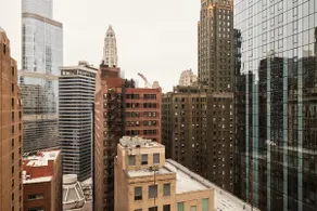 Stunning 3BR Penthouse in the Loop | Roof Deck - Image 4