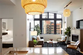 Stunning 3BR Penthouse in the Loop | Roof Deck - Image 3