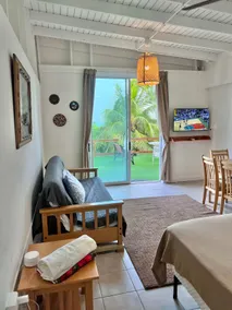 beach farmstay private apartment w balcony n pool - Image 3