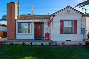 Cottage near Sea World, Old Town, & Beaches - Image 3