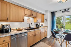 Waterfront condo w/ decks & beach access - Image 4