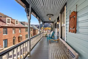 Historic High Street Retreat - Image 5