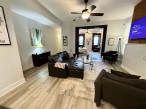 Large 1BR on hill close to everything in Pitt - Image 2