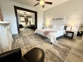 Large 1BR on hill close to everything in Pitt - Image 4