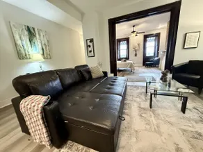 Large 1BR on hill close to everything in Pitt - Image 5