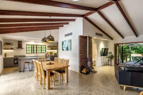 The Hideaway - Chic Farmhouse 15min to beaches - Image 5