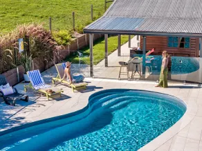 The Hideaway - Chic Farmhouse 15min to beaches - Image 3