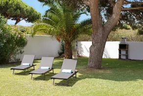 Villa Virgen del Camino direkt am Strand mit Pool, Terrasse und Garten - Image 3