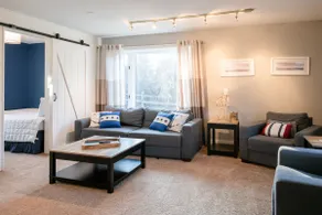 Cozy Retreat just blocks from Lake Michigan views - Image 5