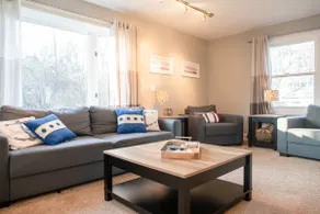 Cozy Retreat just blocks from Lake Michigan views - Image 3
